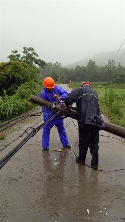风雨中的守护:安徽长线建设集团公司抗洪救灾(图3) 风雨中的守护:安徽长线建设集团公司抗洪救灾(图3)